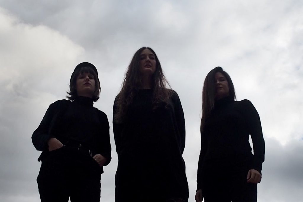 image article KABBALAH : le trio rock occulte féminin signe chez Rebel Waves Records