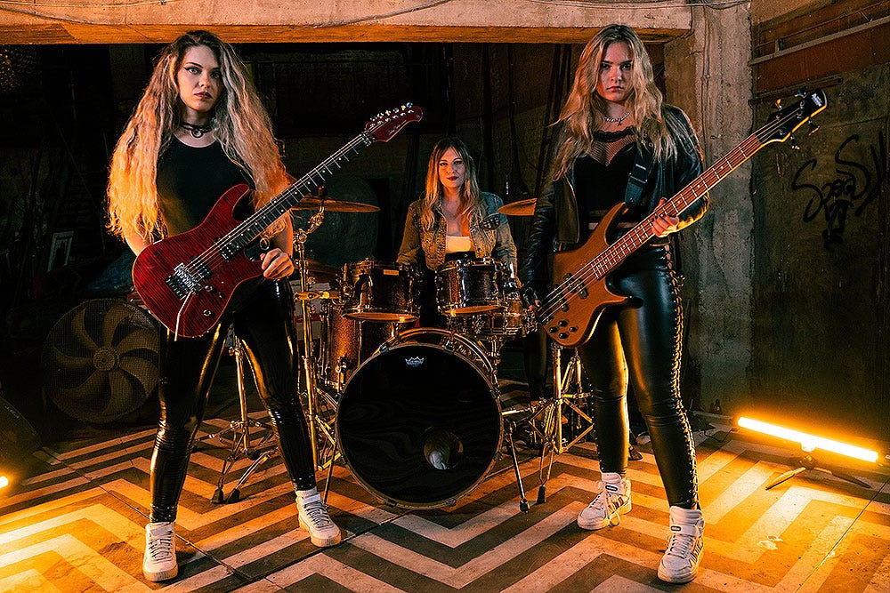 image article JENNER et sa frontwoman Alexandra Lioness, sensation serbe, dévoilent un titre de speed/thrash à 1000 km/h pour 2024 !